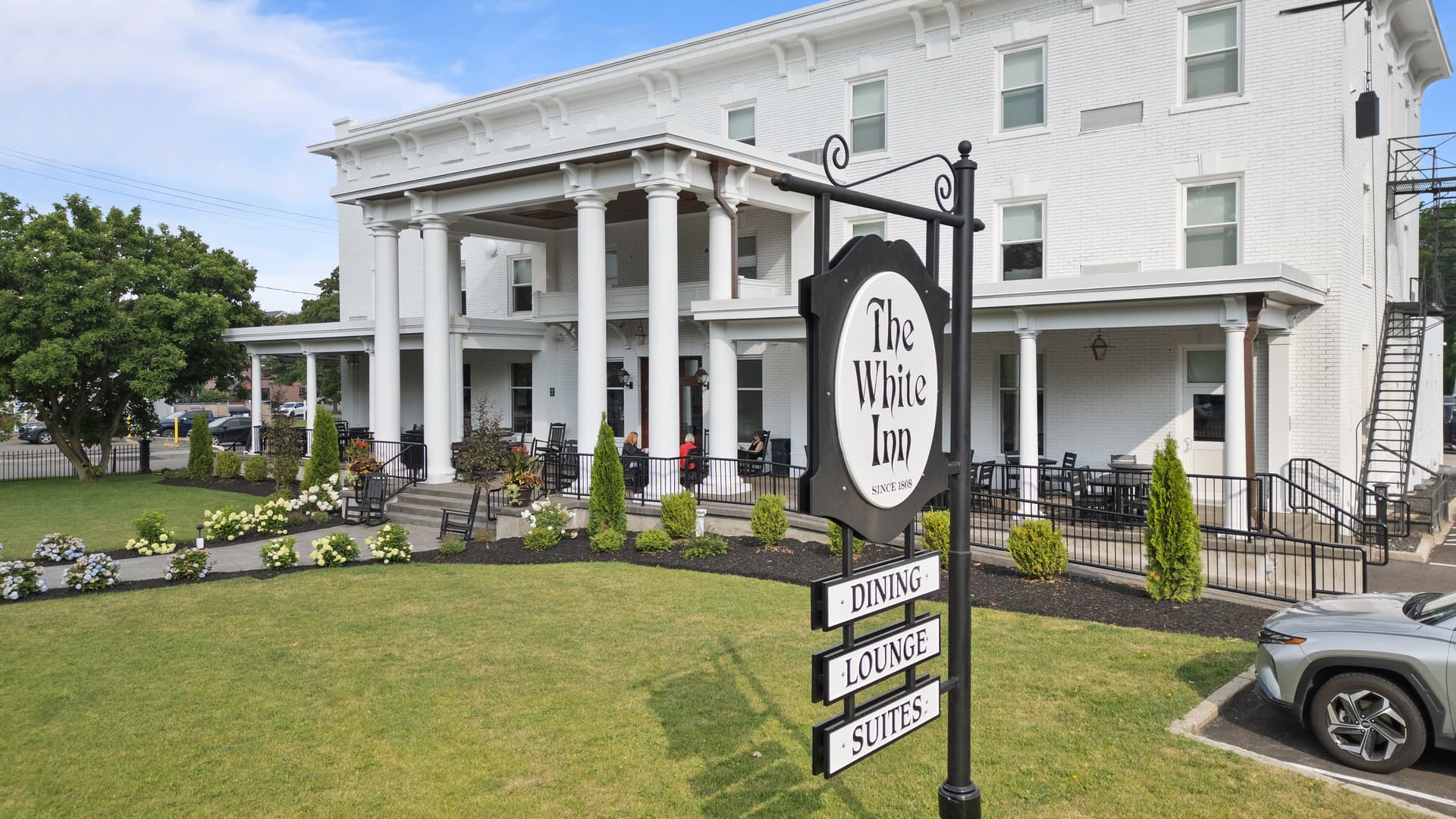 The White Inn, a hotel near SUNY Fredonia in Fredonia, NY